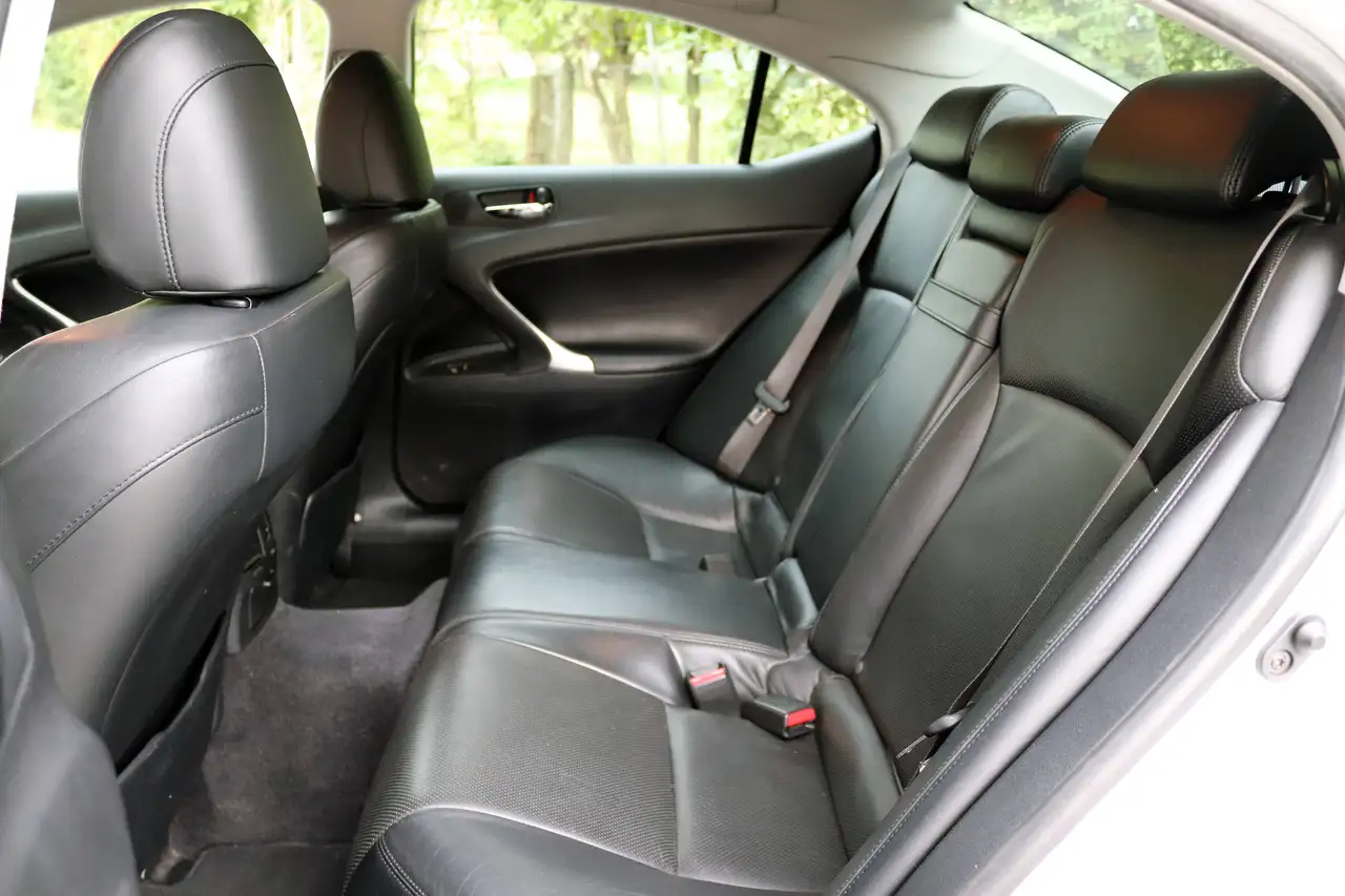 LEXUS IS 250 LUXE V6 208 ch BVM - 1ère MAIN - CUIR VENTILLÉS - 151900 km