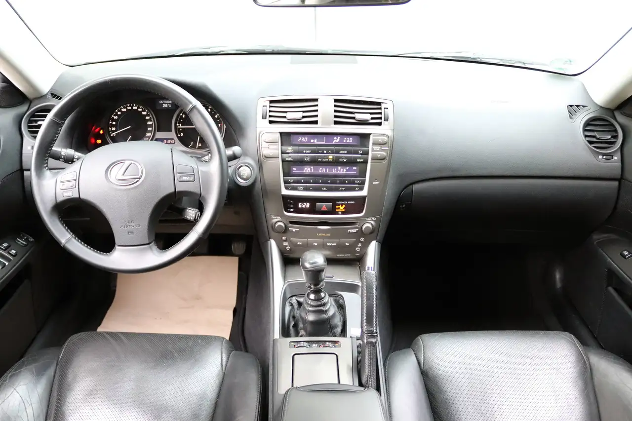 LEXUS IS 250 LUXE V6 208 ch BVM - 1ère MAIN - CUIR VENTILLÉS - 151900 km