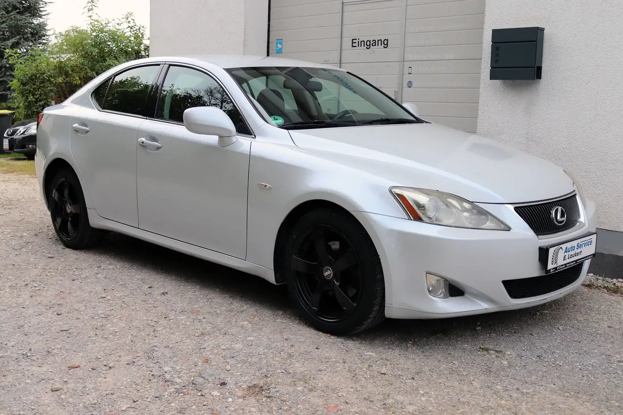 LEXUS IS 250 LUXE V6 208 ch BVM - 1ère MAIN - CUIR VENTILLÉS - 151900 km