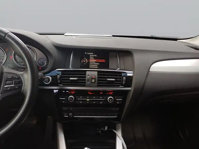 BMW X3 view 12