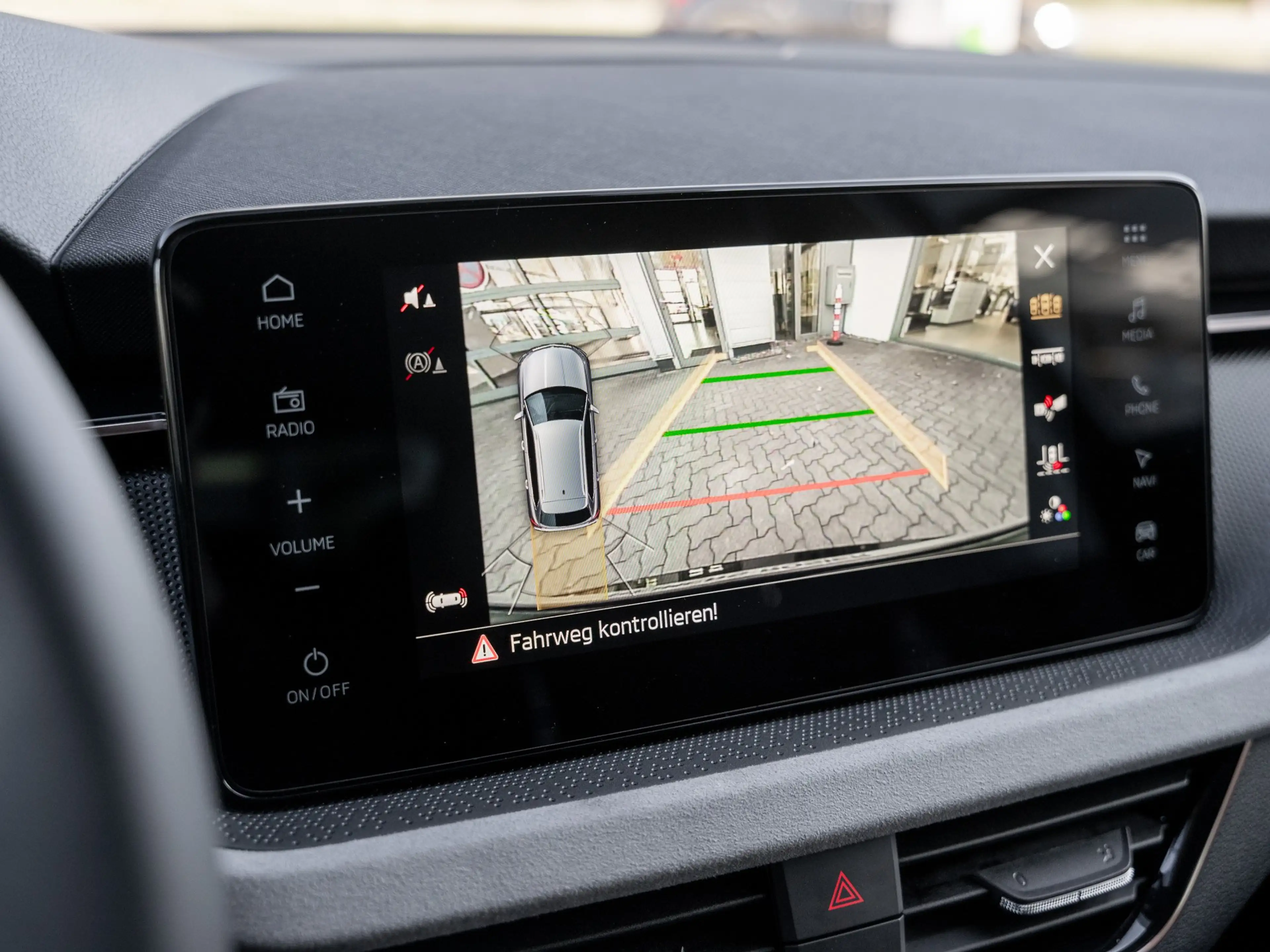 Skoda Kamiq Selection 1.0 TSI DSG AHK Kam. Navi Virtual — photo 14