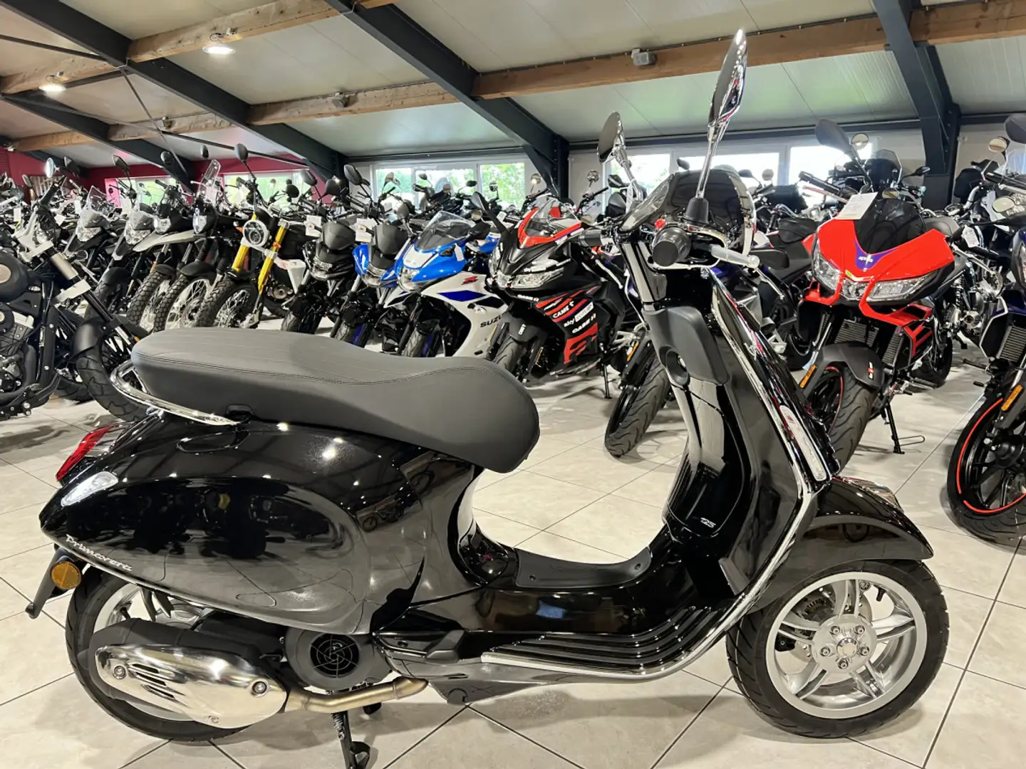 Vespa Primavera 125 E5 + Noir - 1