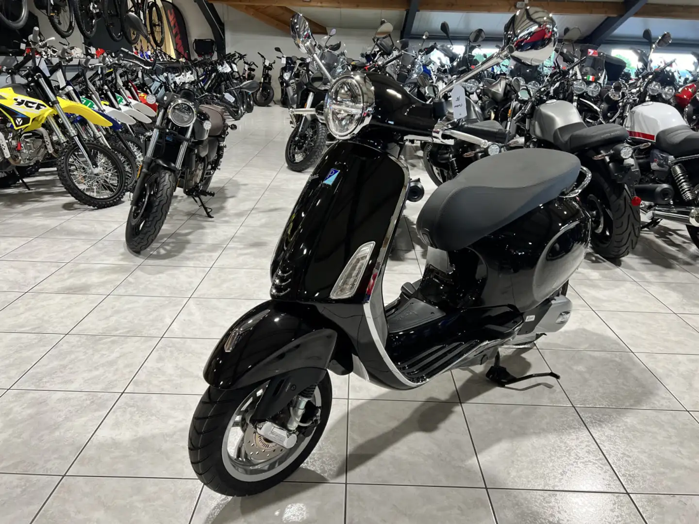 Vespa Primavera 125 E5 + Noir - 2