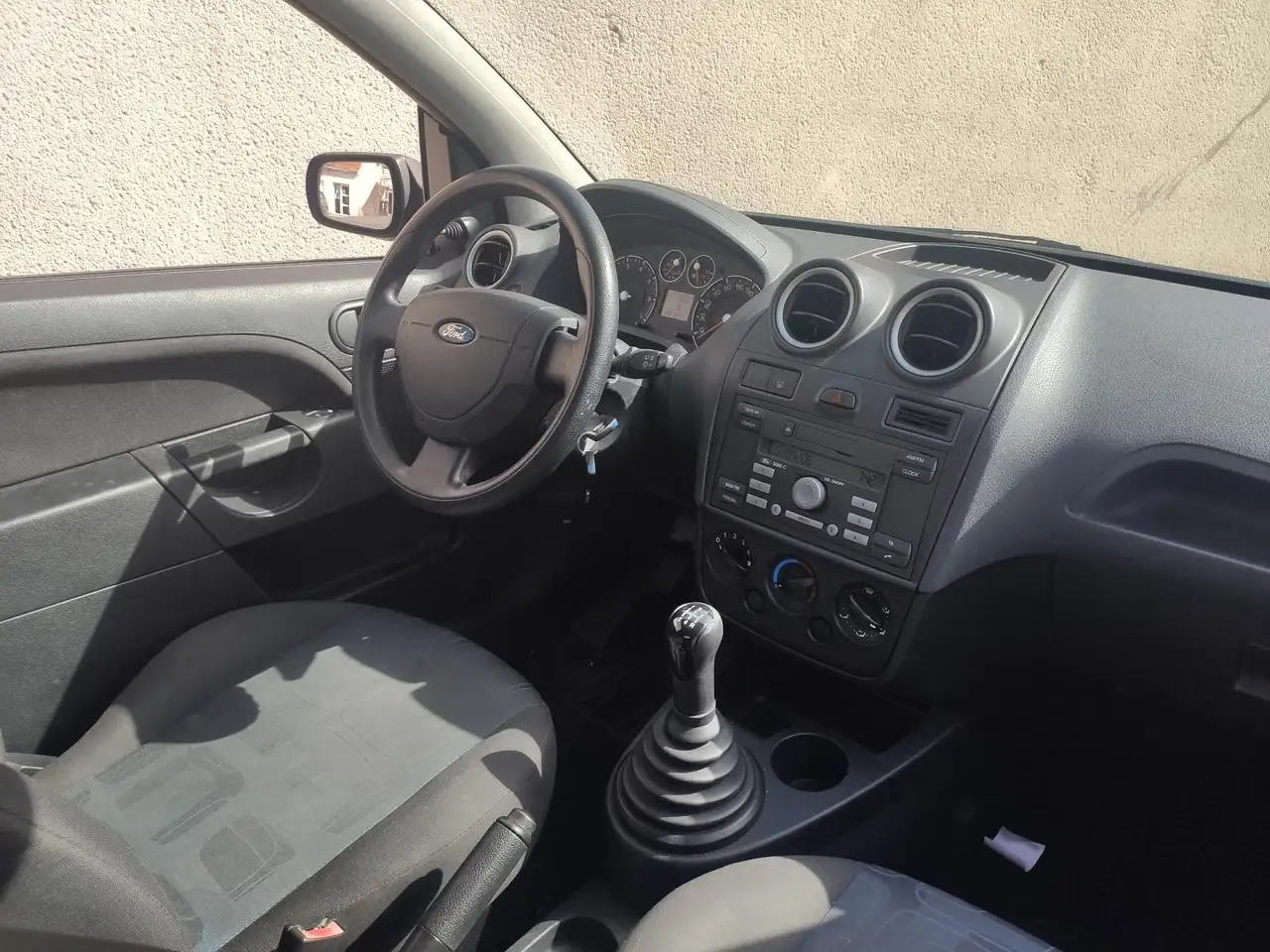 Ford Fiesta 3 portes — photo 3