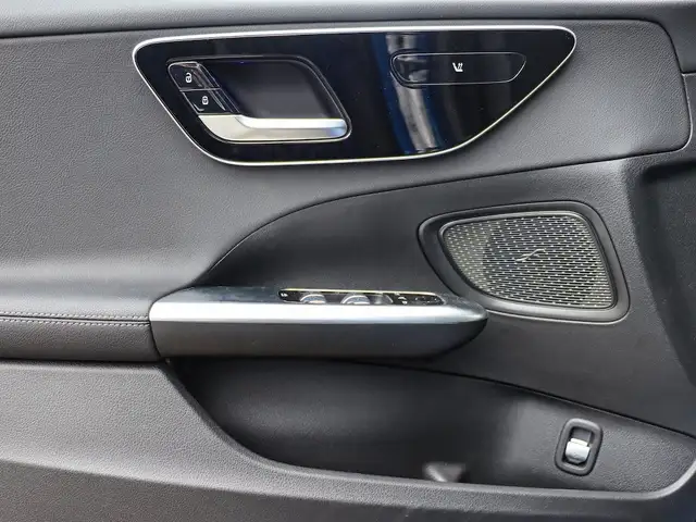 Mercedes-Benz C-Class view 12