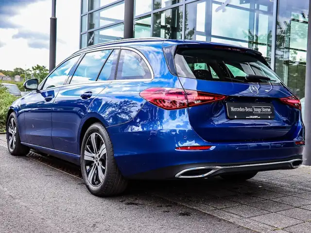 Mercedes-Benz C-Class view 3