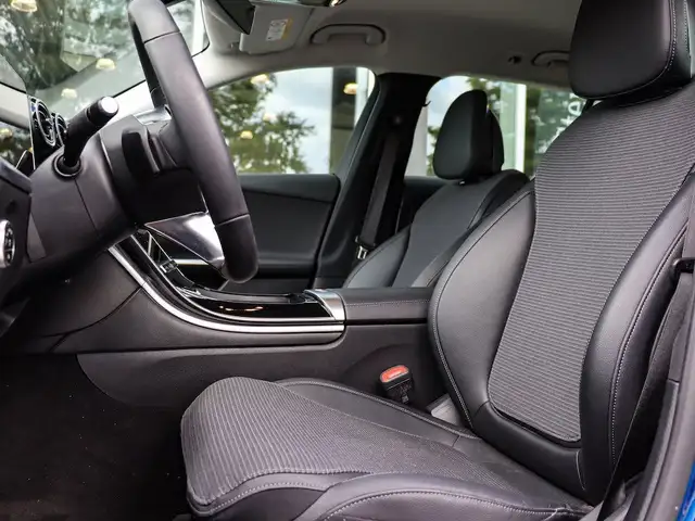 Mercedes-Benz C-Class view 13