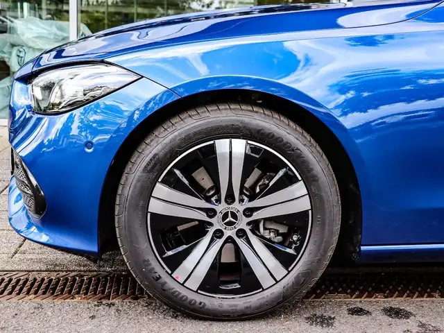 Mercedes-Benz C-Class view 11