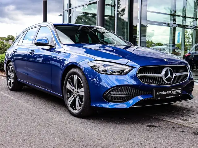 Mercedes-Benz C-Class view 9
