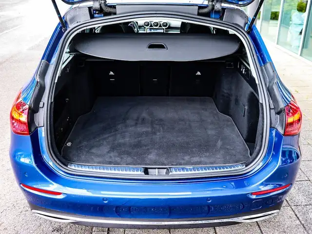 Mercedes-Benz C-Class view 5
