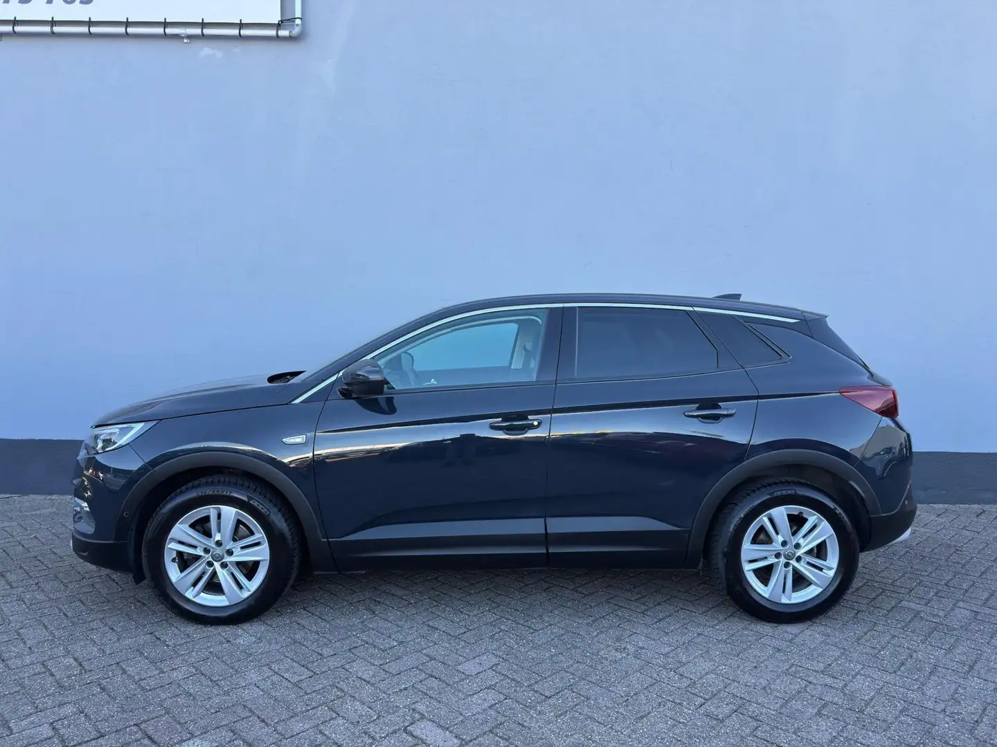 Opel Grandland X 1.2 Turbo Business Executive Grau - 2