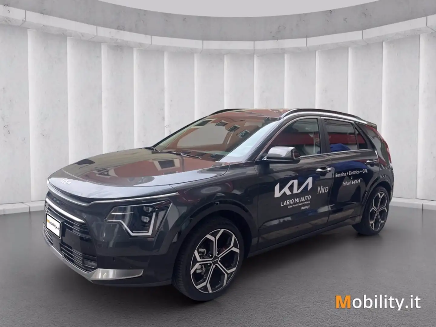 Kia Niro 1.6 gdi hev gpl Evolution 126cv dct Grijs - 1