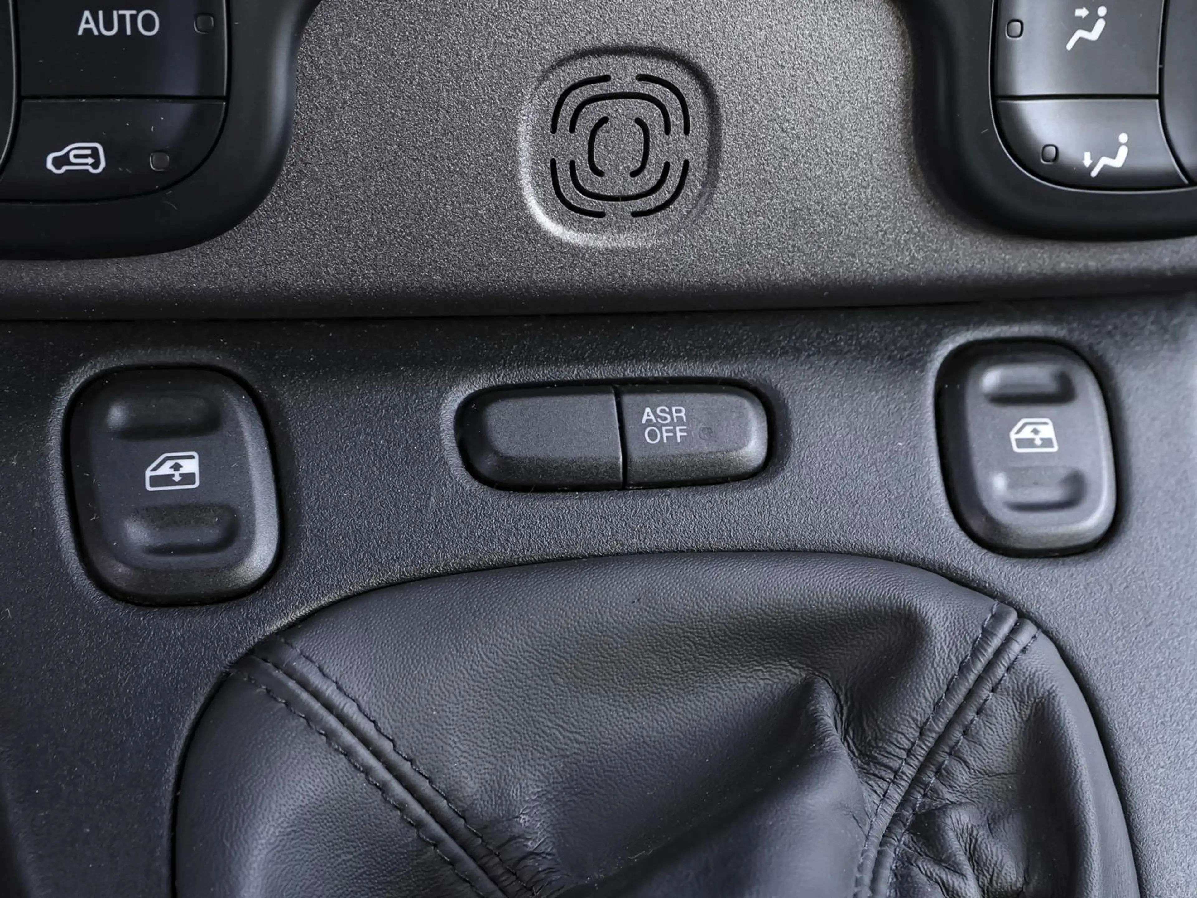 Fiat Panda 1.0 Mild Hybrid PDC KLIMA ALU SHZ — photo 12
