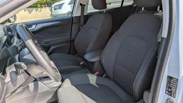 Ford Focus view 12