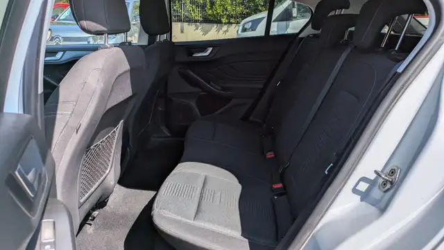 Ford Focus view 13
