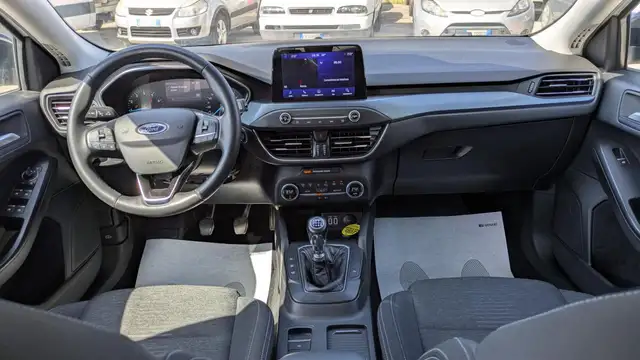 Ford Focus view 6