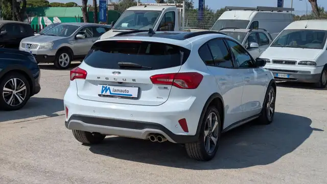 Ford Focus view 4