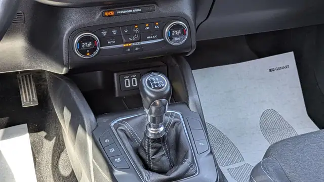 Ford Focus view 10