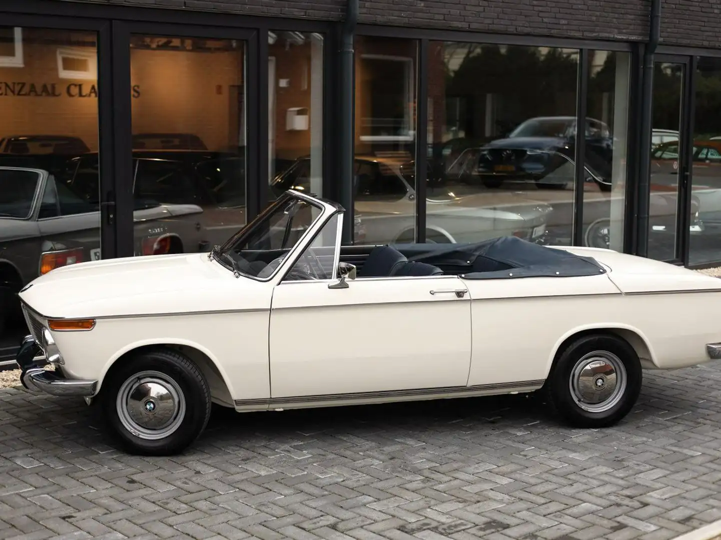 BMW 2002 1600 Cabriolet/Convertible Wit - 2