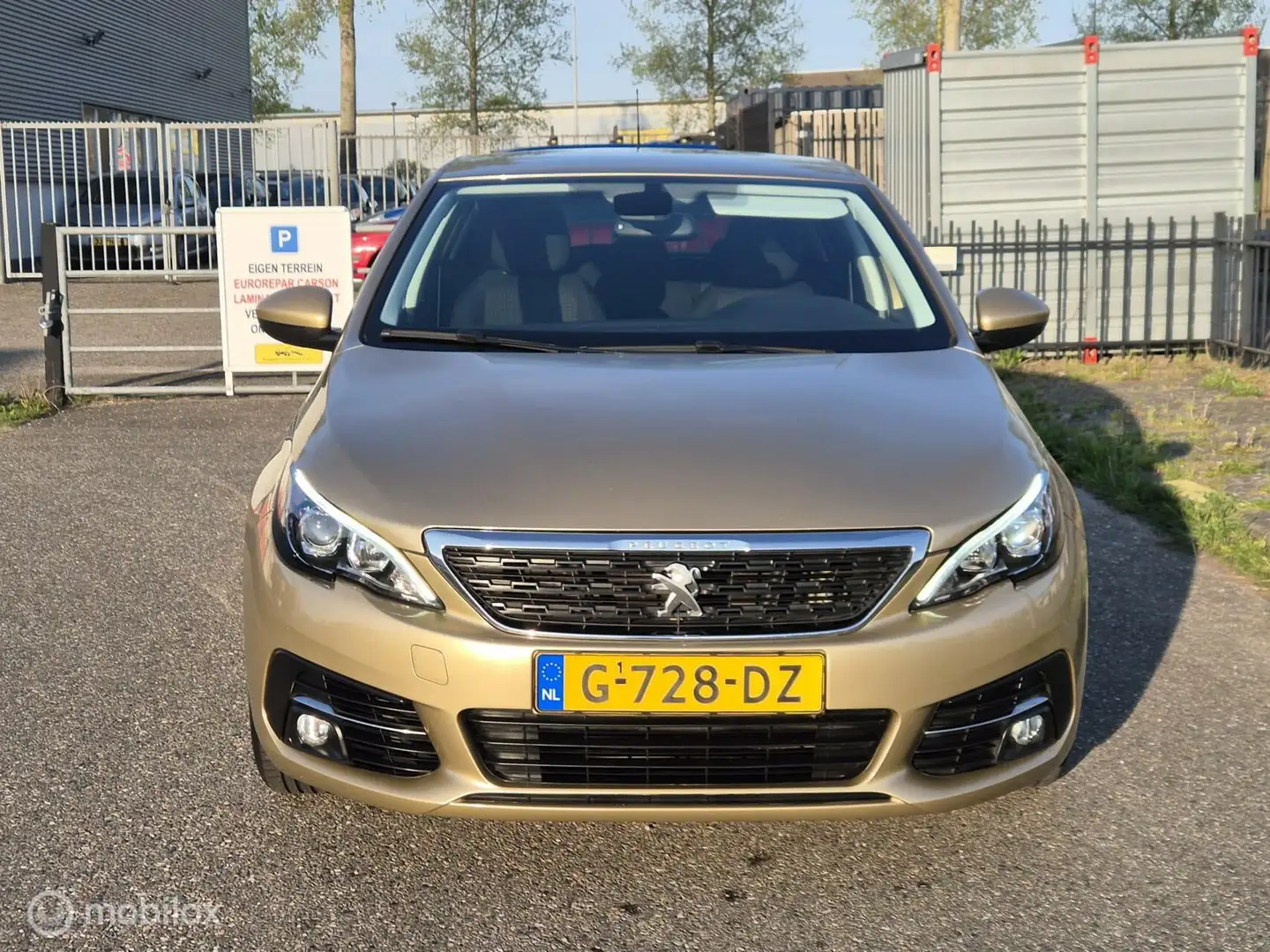 Peugeot 308 1.2 PureTech Automaat Trekhaak Navi Carplay Bruin - 2