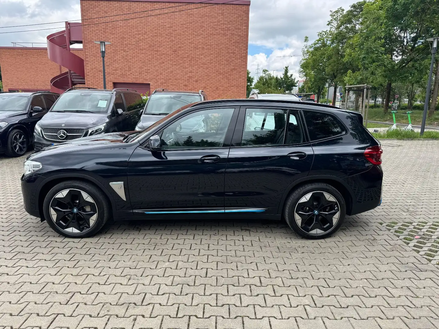 BMW iX3 Impressive*Msportpaket*Panorama*ACC*DAB*AHK Noir - 2