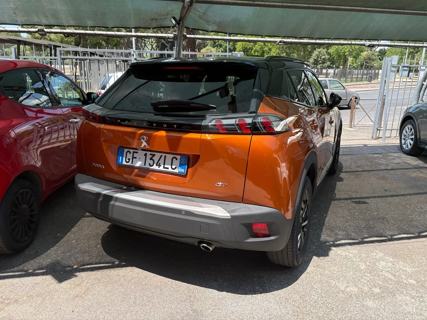 Peugeot 2008 GT  navi bluetooth cerchi in lega radio Arancione - 2