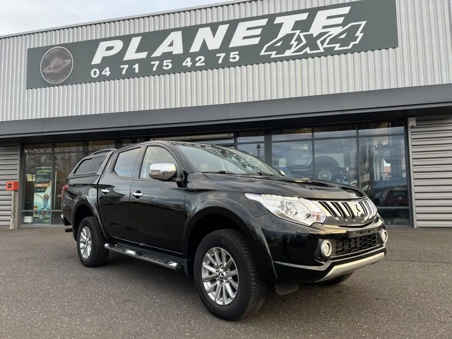 Mitsubishi L200 2.4 L DID 181 CV Double Cabine Instyle Boite Auto Noir - 1