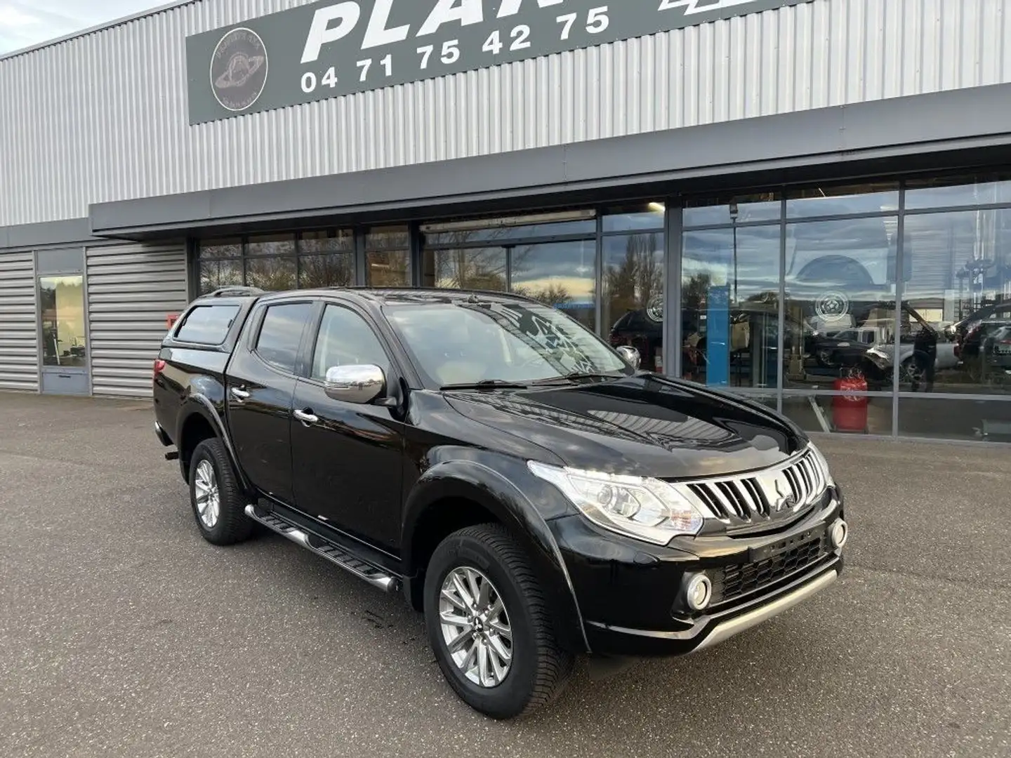 Mitsubishi L200 2.4 L DID 181 CV Double Cabine Instyle Boite Auto Noir - 2