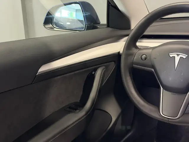 Tesla Model 3 view 8