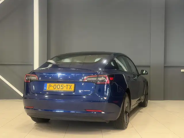 Tesla Model 3 view 18