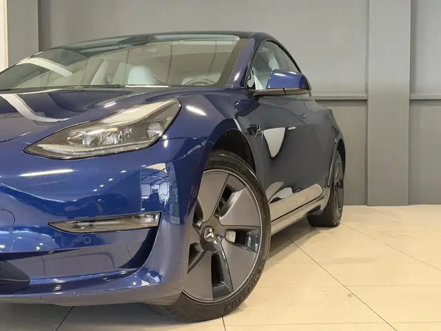 Tesla Model 3 view 2