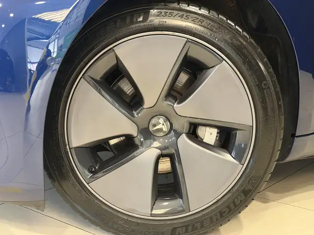 Tesla Model 3 view 16