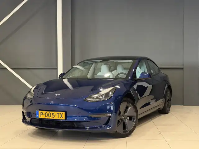 Tesla Model 3 view 9