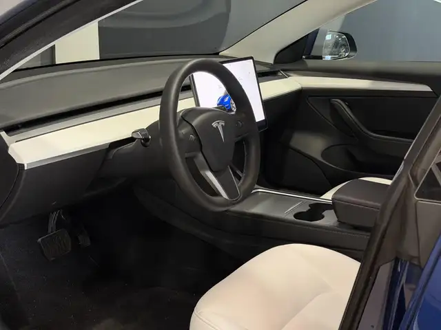 Tesla Model 3 view 6