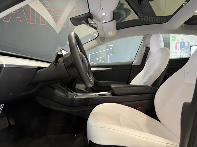 Tesla Model 3 view 19