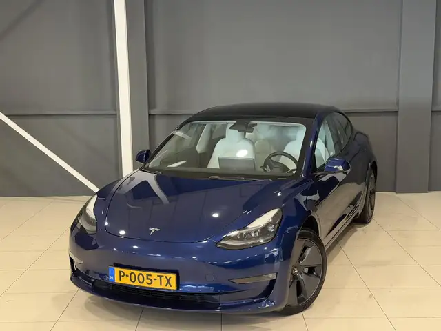 Tesla Model 3 view 4