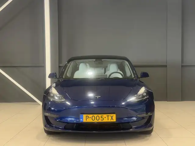 Tesla Model 3 view 21