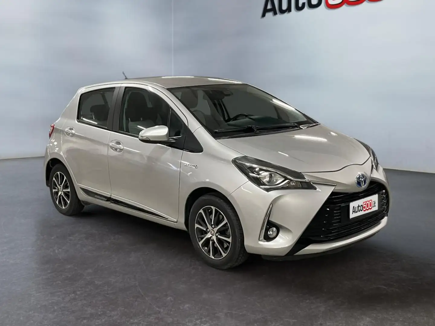 Toyota Yaris 1.5 Hybrid 5 porte Active Gris - 2