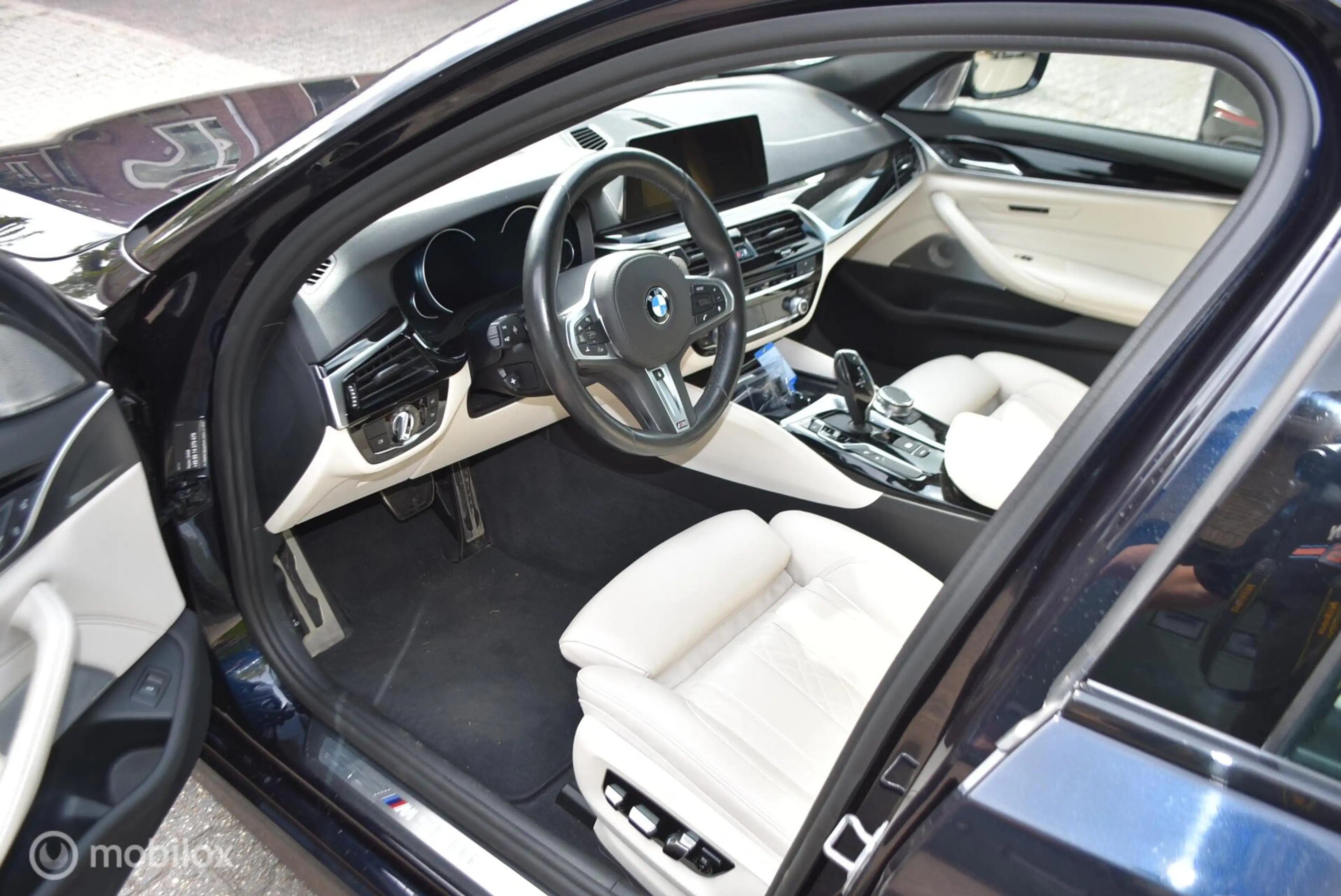 BMW M550 M550i X Drive aut Kantelende zuiger! M550I X Drive — photo 11