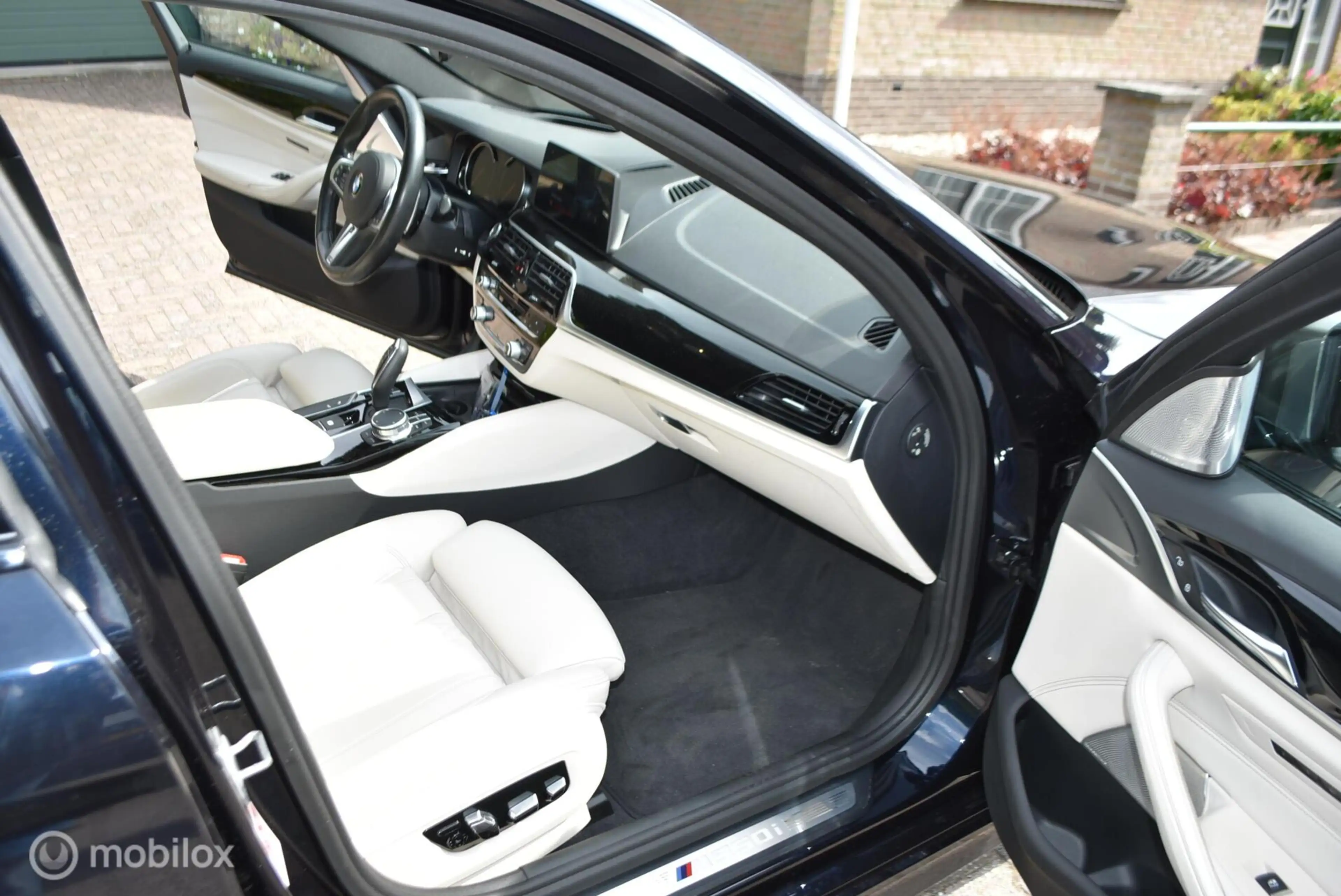 BMW M550 M550i X Drive aut Kantelende zuiger! M550I X Drive — photo 15