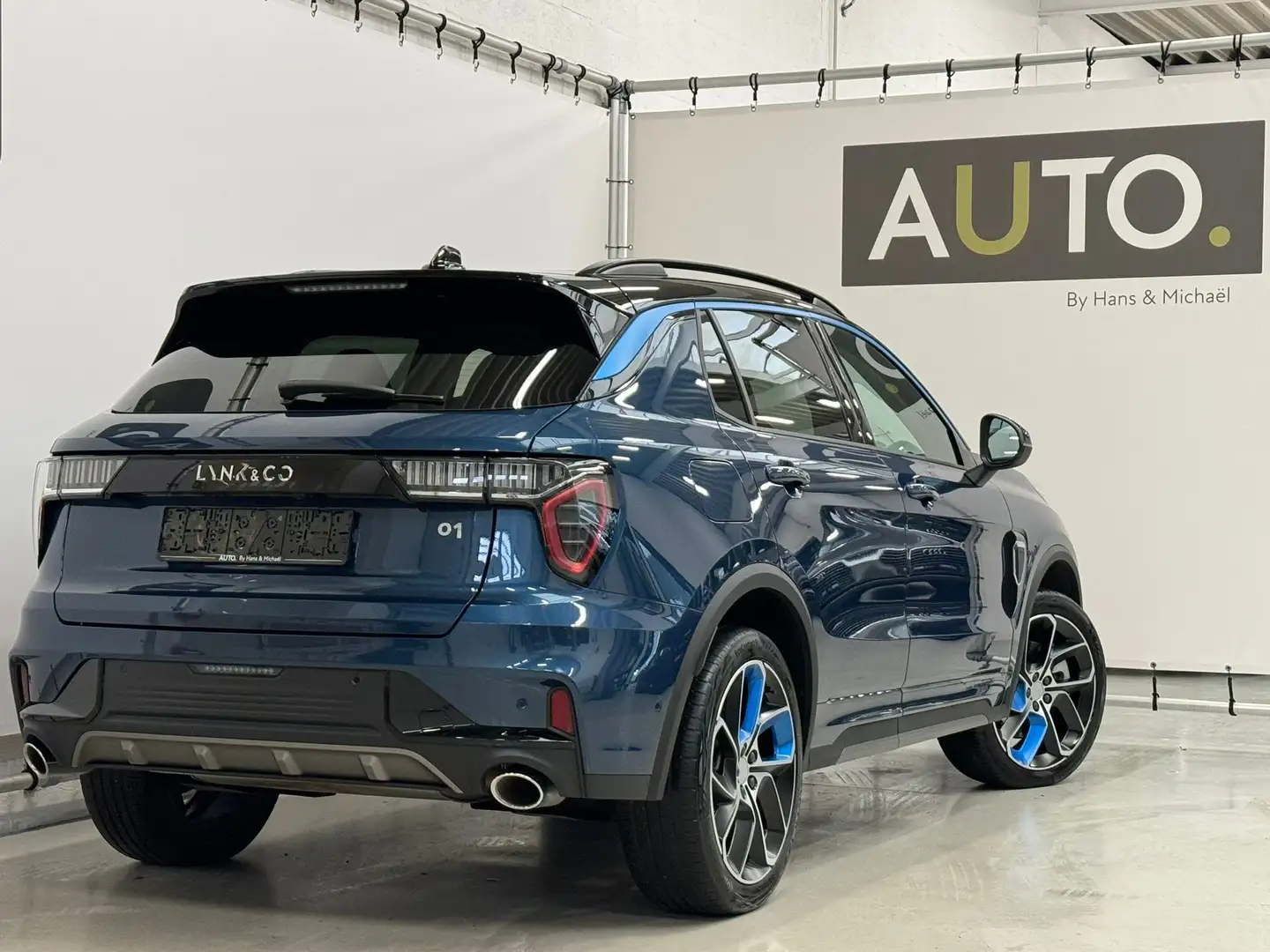 Lynk & Co 01 1.5T Plug-in Hybride Zwarte dakhemel*2023*PANO*LED Zwart - 2
