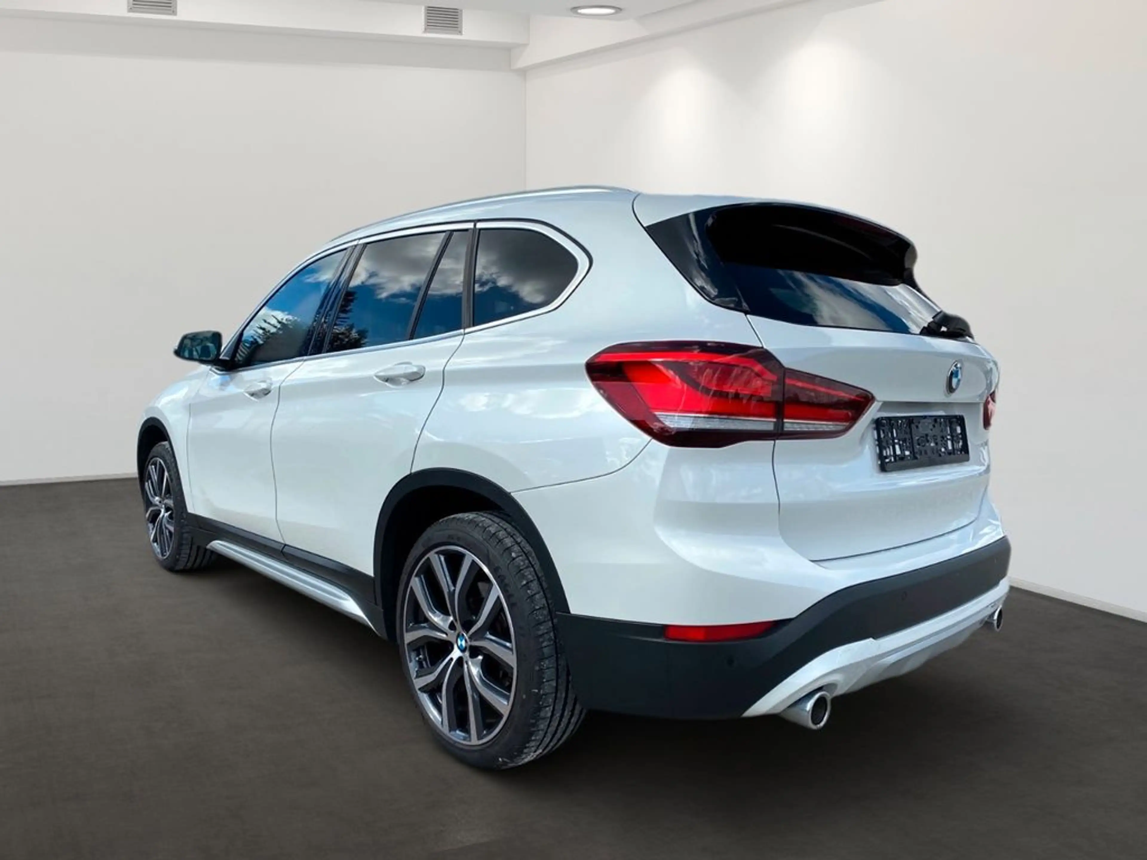 BMW X1 X1 2.0d xDrive Line Pano AHK — photo 3