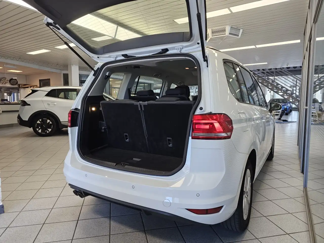 Volkswagen Touran Comfortline 7-Sitzer,AHK,Navi,PDC,SH, миниатюра 3