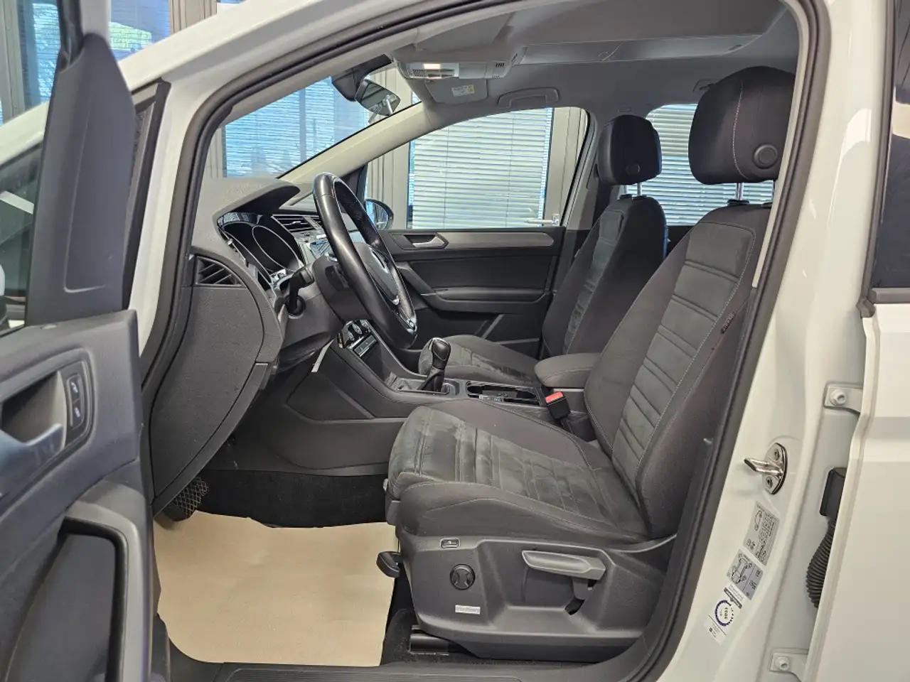 Volkswagen Touran Comfortline 7-Sitzer,AHK,Navi,PDC,SH, миниатюра 26
