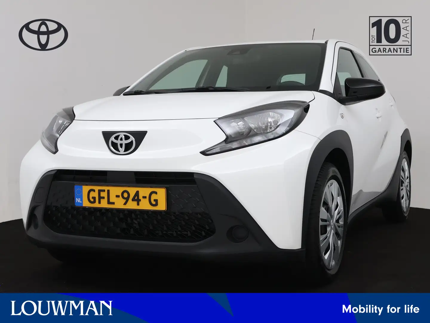 Toyota Aygo X 1.0 VVT-i MT play | All-season banden | Apple Carp Wit - 1