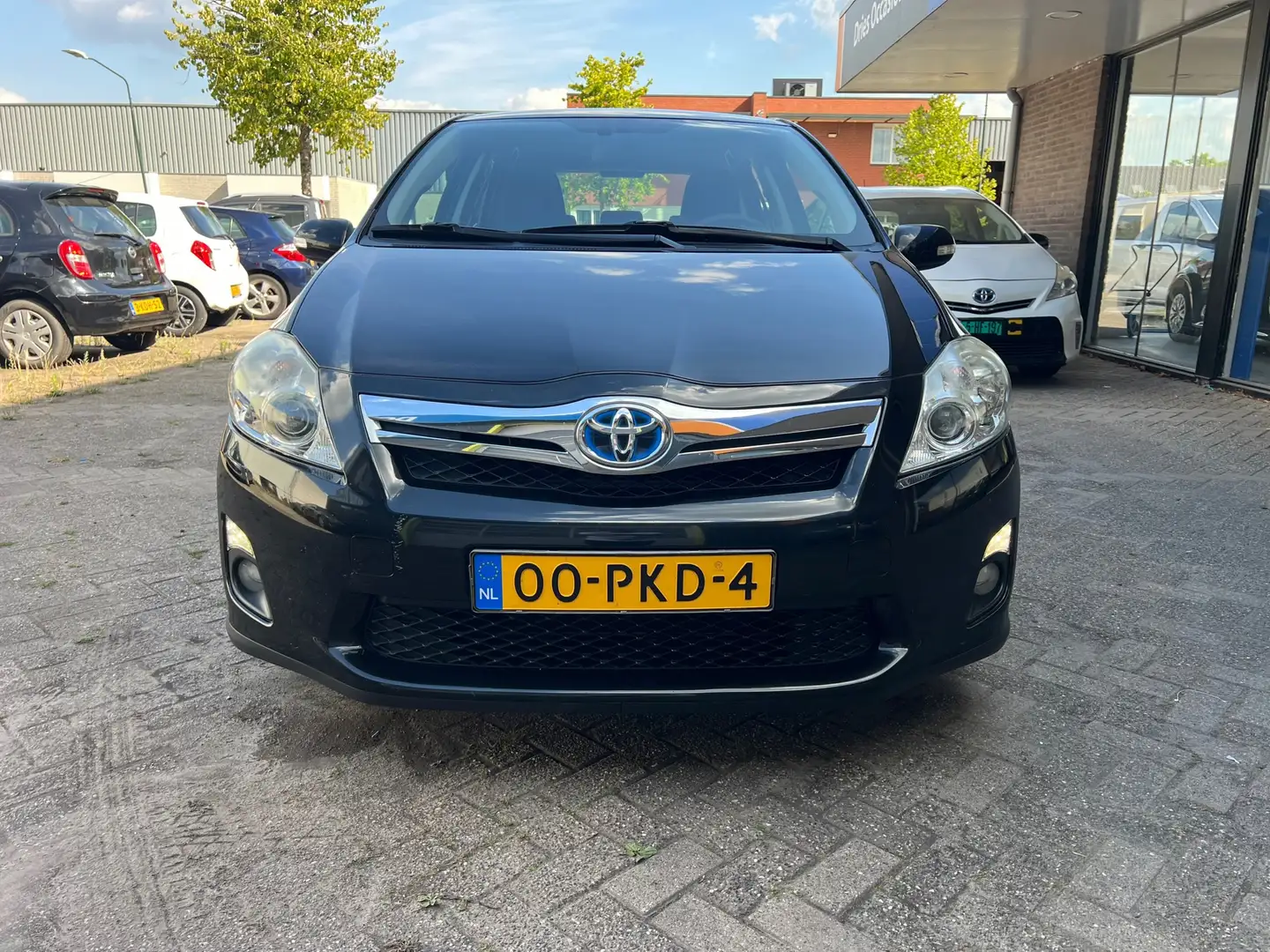 Toyota Auris 1.8 Full Hybrid Dynamic Zwart - 2
