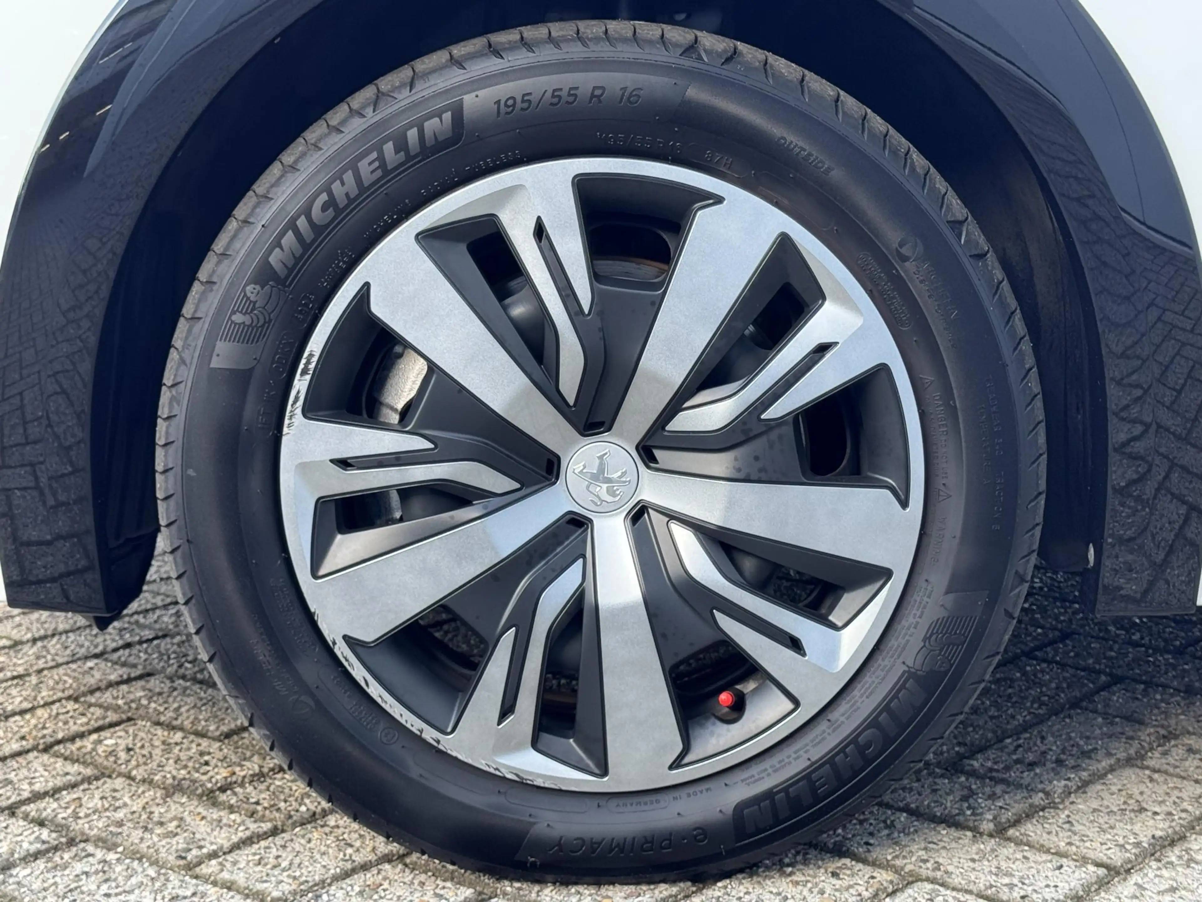 Peugeot e-208 EV Active 50 kWh | Navigatie | Cruise Control | Cl — photo 9