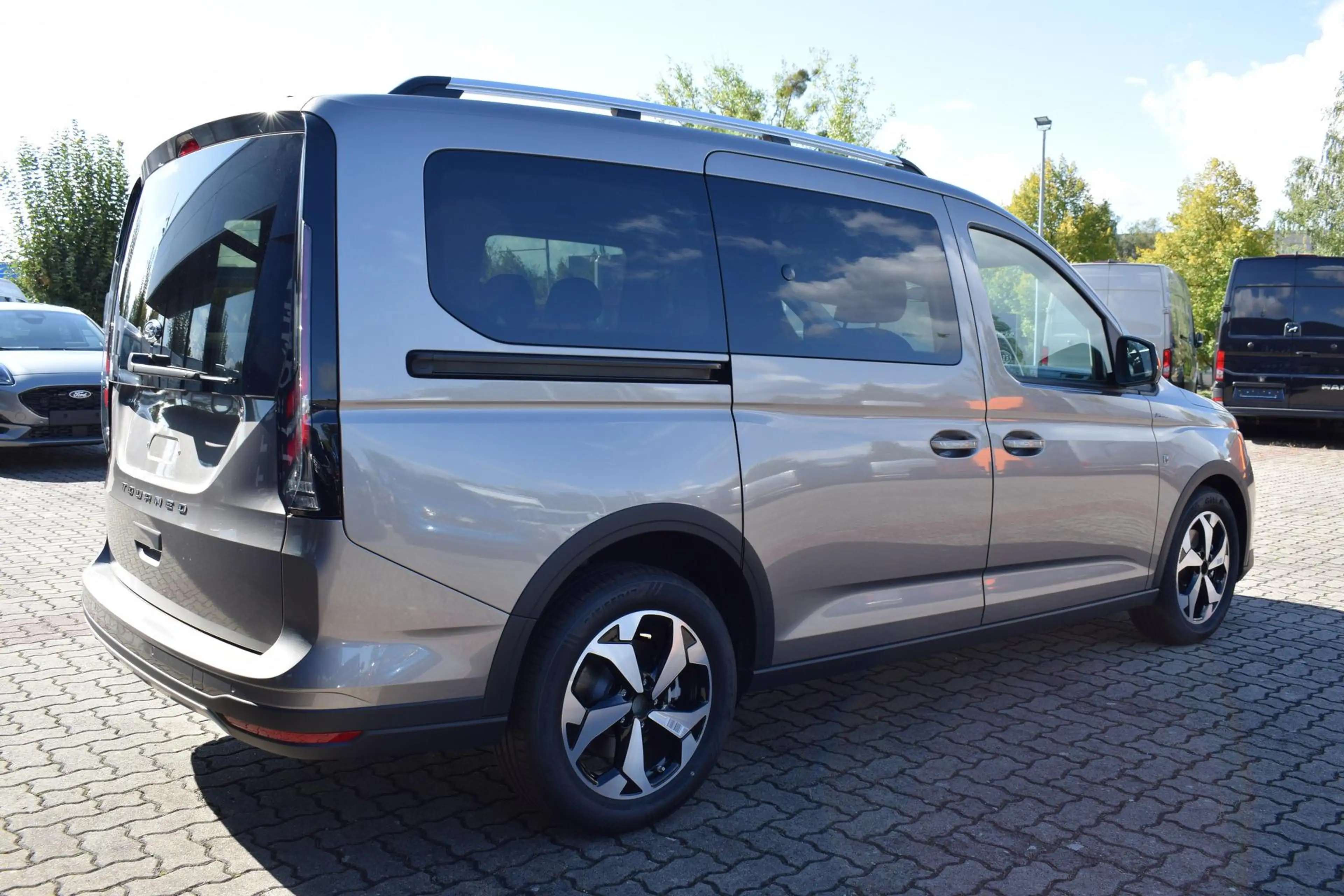 Ford Tourneo Connect Grand 2.0 EcoB Active L2 LED Kamera — photo 6