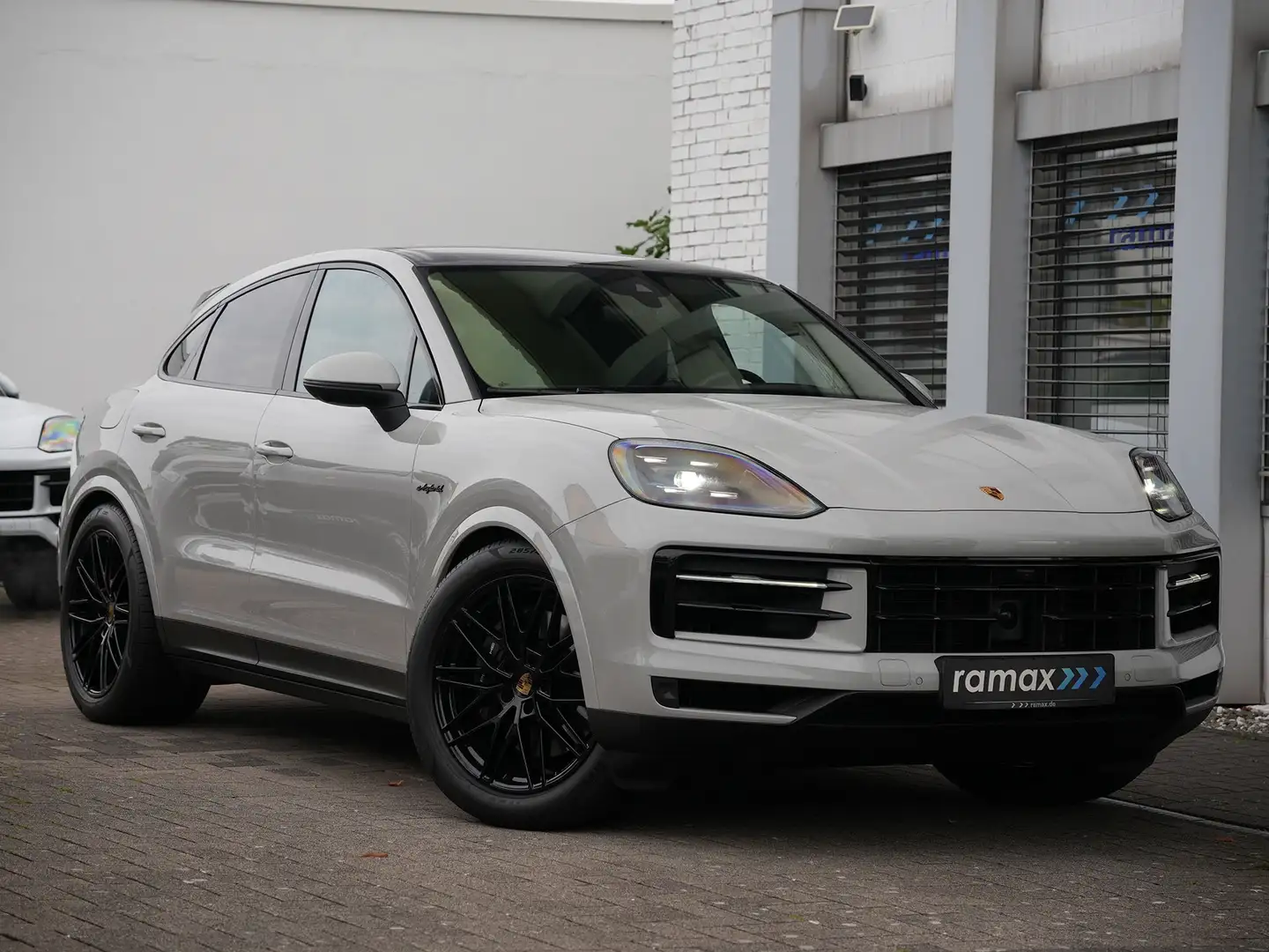 Porsche Cayenne E-Hybrid Coupé INNODRIV-LUFTF-PANO-MASSAGE-VOLL Grau - 1