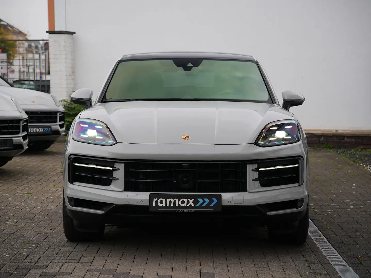 Porsche Cayenne E-Hybrid Coupé INNODRIV-LUFTF-PANO-MASSAGE-VOLL Grau - 2